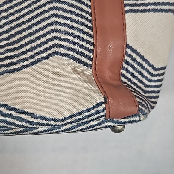 JJ Cole Cream and Navy Blue Striped Diaper Bag - Picture 3 of 10